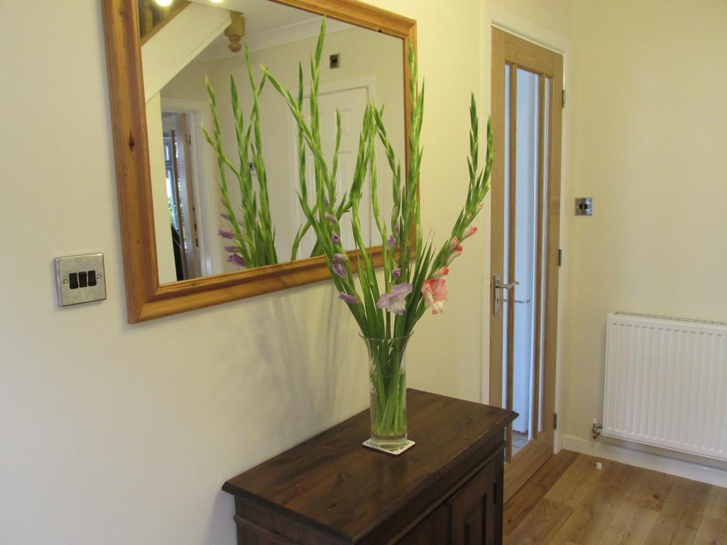 Albertine ,A Warm Welcome Awaits You ,Offering Room Only Or Bed And Breakfast ,Ideal Location For Solent Way ,High Street ,Isle Of Wight ,New Forest 리밍톤 외부 사진