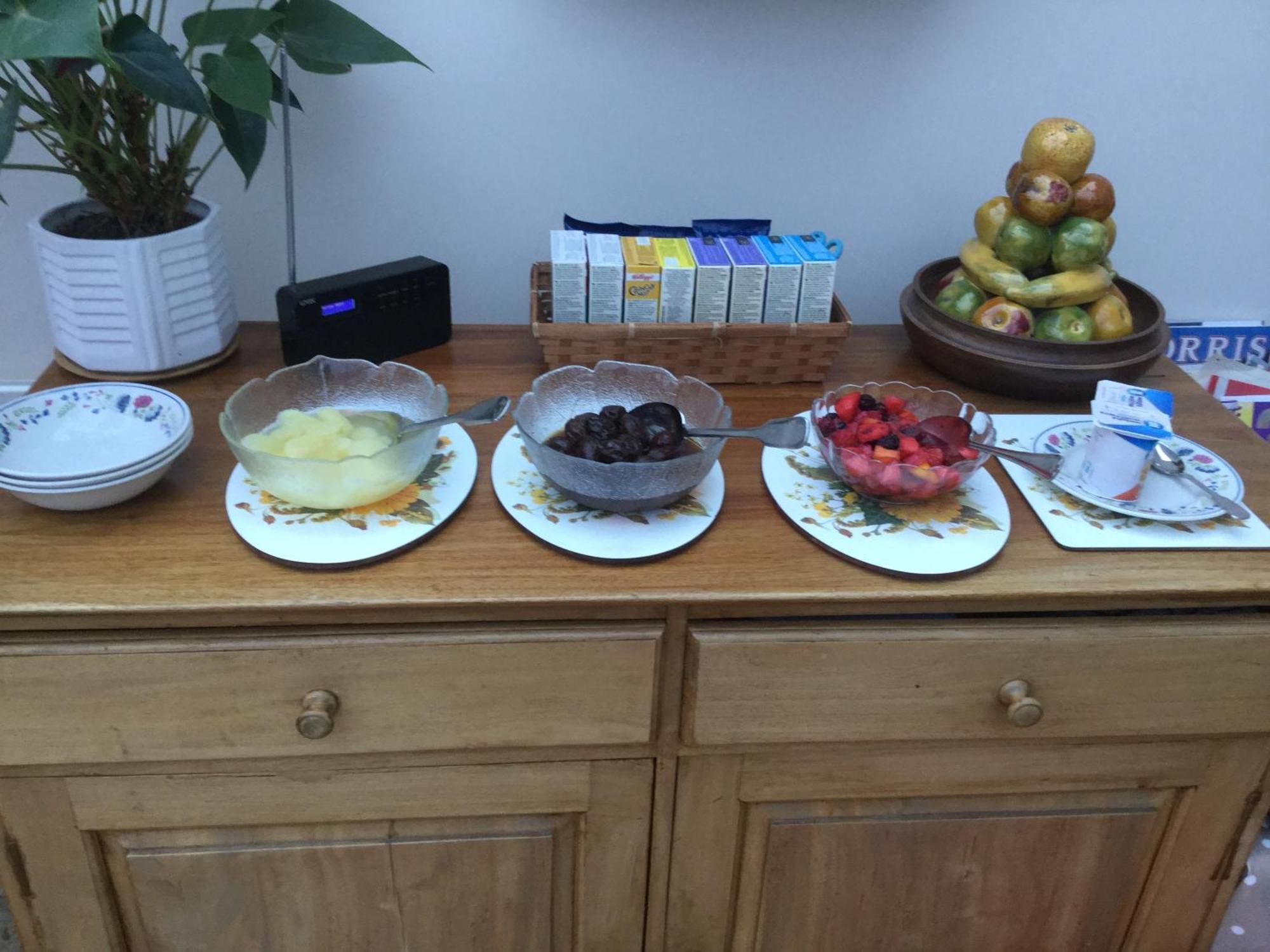 Albertine ,A Warm Welcome Awaits You ,Offering Room Only Or Bed And Breakfast ,Ideal Location For Solent Way ,High Street ,Isle Of Wight ,New Forest 리밍톤 외부 사진